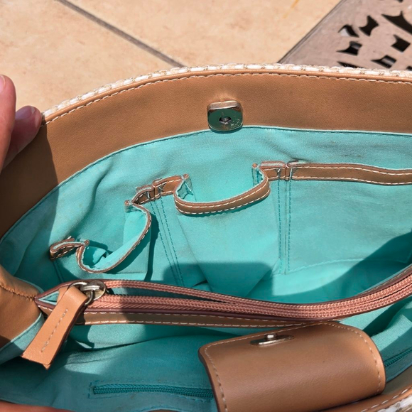 Liz Claiborne Beige & Tan Tote Bag - Picture 8 of 13